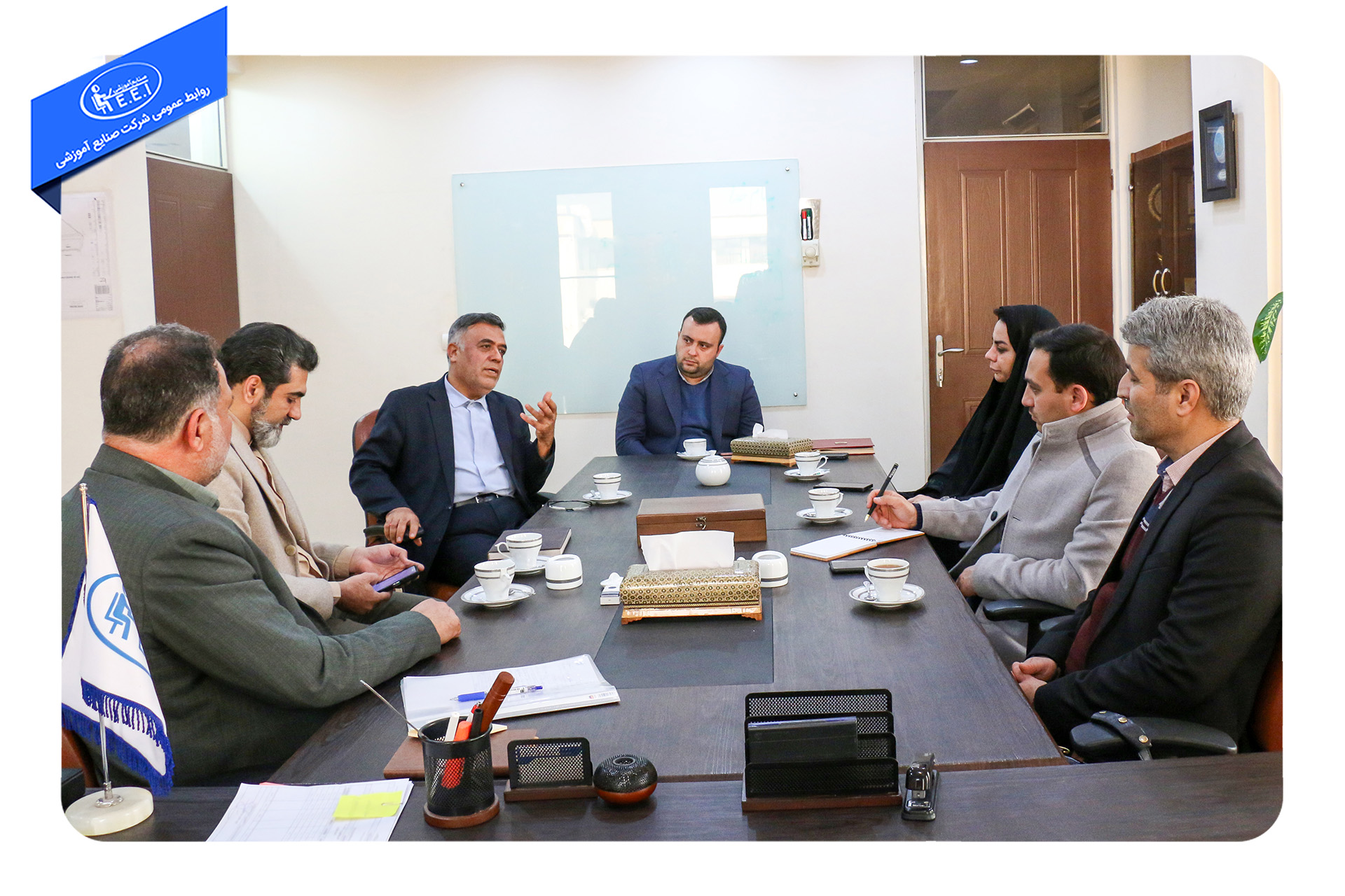   به گزارش روابط عمومی شرکت صنایع آموزشی، نشست مشترک  مهدی عظیمی مدیر اردوگاه بین‌المللی شهید رجایی نیشابور و هیئت همراه با محمد دستورانی مدیرعامل شرکت صنایع آموزشی برگزار شد. در این نشست زمینه‌های همکاری مشترک در حوزه تجهیز فضاهای آموزشی،تربیتی و علمی مراکز ، فضاها و   اردوگاه‌های دانش آموزی با روی ...